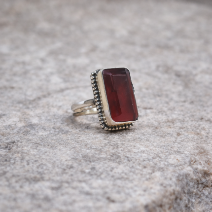 925 Sterling Silver Ring with Brilliant Cut Stone – A Touch of Luxury