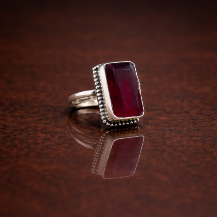 925 Sterling Silver Ring with Brilliant Cut Stone – A Touch of Luxury