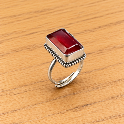 925 Sterling Silver Ring with Brilliant Cut Stone – A Touch of Luxury