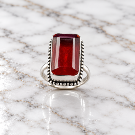 925 Sterling Silver Ring with Brilliant Cut Stone – A Touch of Luxury
