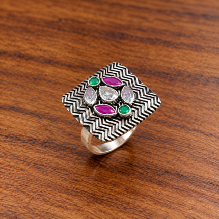 Silver Ring with Brilliant Cut Stone – Timeless and Versatile