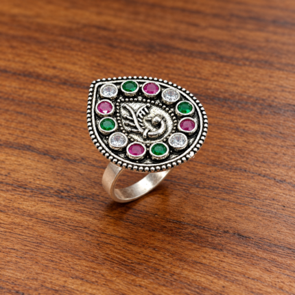 Stunning Silver Cut Stone Ring – A Sparkling Statement of Elegance