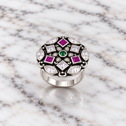 Silver Ring – Classic Design with a Brilliant Cut Stone