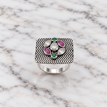 Silver Ring with Brilliant Cut Stone – Timeless and Versatile
