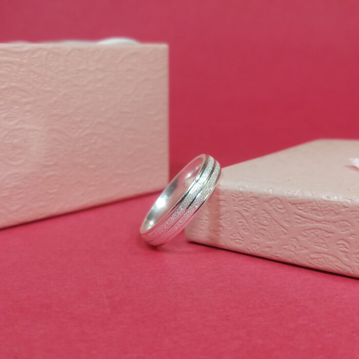 Timeless 925 Sterling Silver Band Ring
