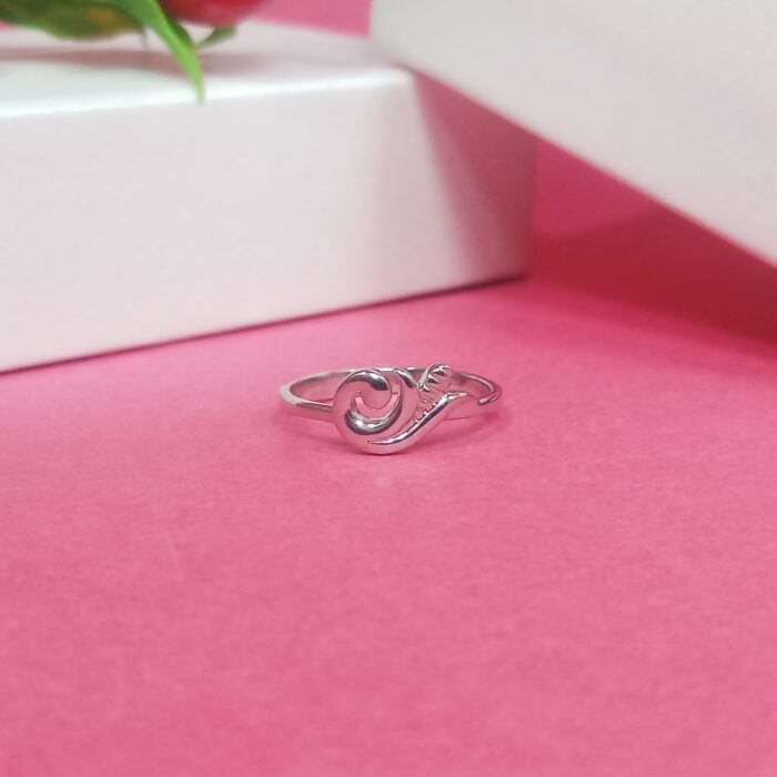 Elegant Silver 925 Ladies' Ring – Timeless Beauty