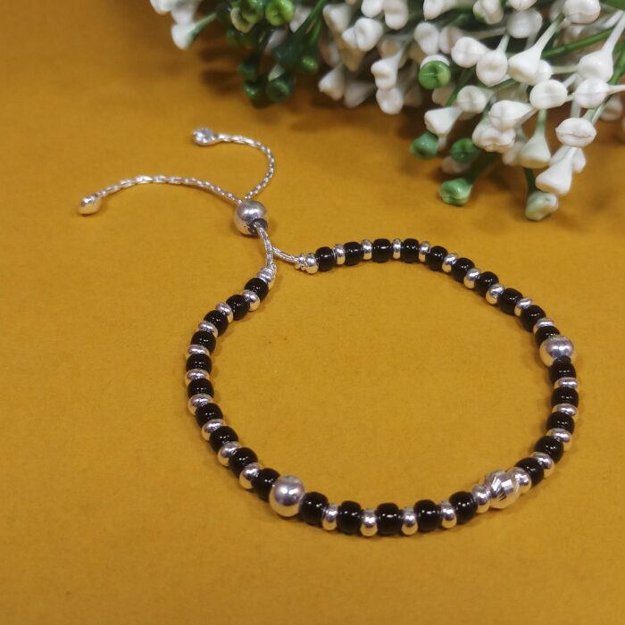 Minimalist Evil Eye Bracelet – Everyday Elegance & Protection