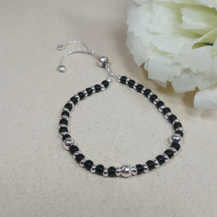 Minimalist Evil Eye Bracelet – Everyday Elegance & Protection