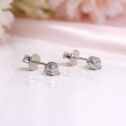 Timeless Ladies Round Solitaire Earrings – Elegant & Modern