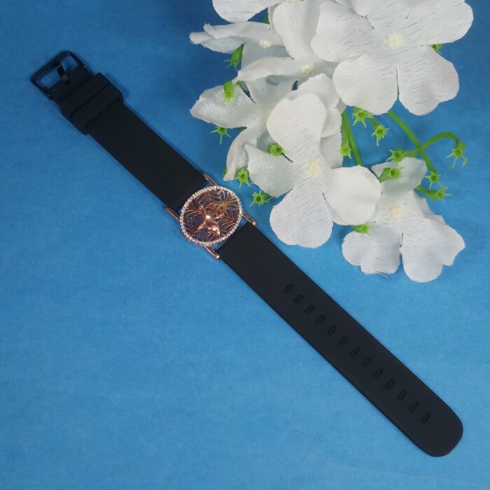 Stylish Silver Bracelet Watch – A Perfect Fusion of Fashion & Function
