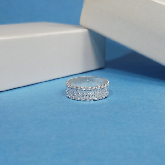 The Sovereign Band – Pure Silver Thumb Ring for Bold Elegance
