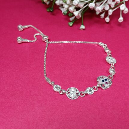 Pure Silver Adjustable Bracelet – Elegant Oval Charm Design with Delicate Detailing