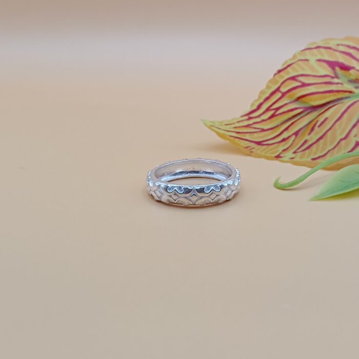 CrestEdge Pure Silver Ring