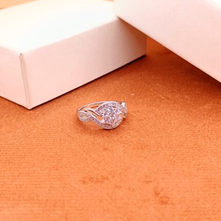Radiant Twist 925 Silver Ring