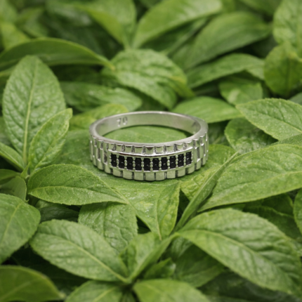 Elegant Pure Silver Ring with Black Stone