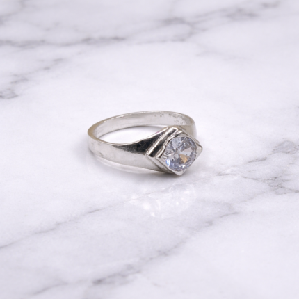 Elegant Pure Silver Ring with White Stone – Classic Jewelry