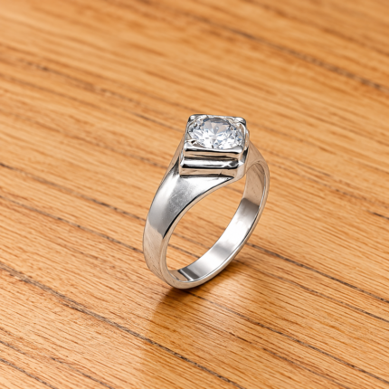 Elegant Pure Silver Ring with White Stone – Classic Jewelry