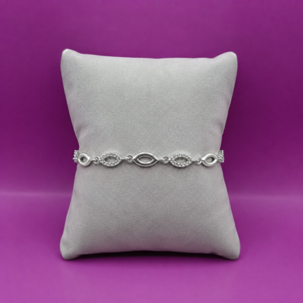 Pure Silver Elegant Ladies Bracelet – Timeless Silver Bracelet for Women